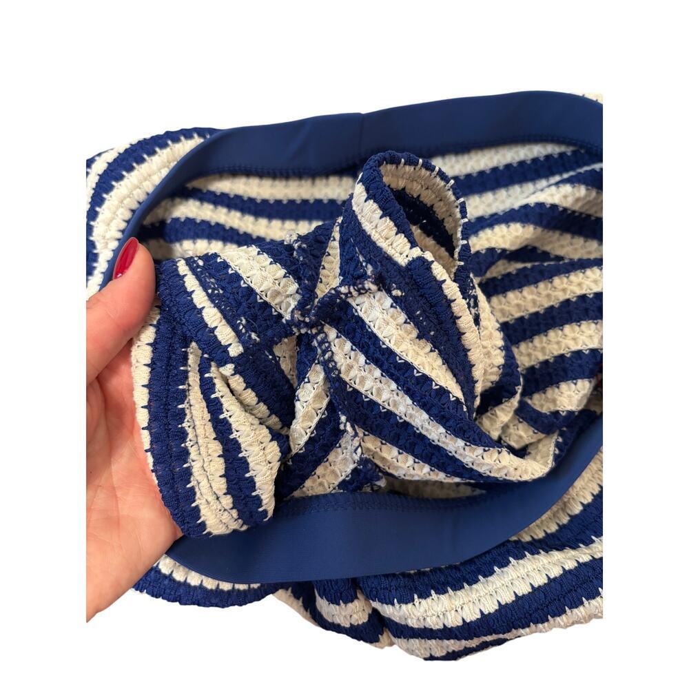 Striped Blue and White Knit Shorts Size M - Picture 7 of 7
